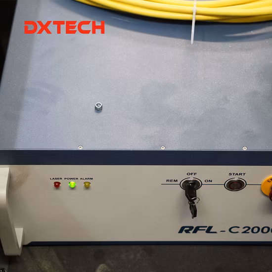CO2 レーザーの水冷および空冷システムを備えた 50W ファイバーレーザーマーキングマシンで木材およびプラスチックをレーザーマーキング0